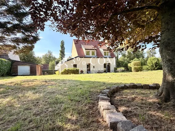 Maison rénovée 112 m2 avec grand jardin à Carly