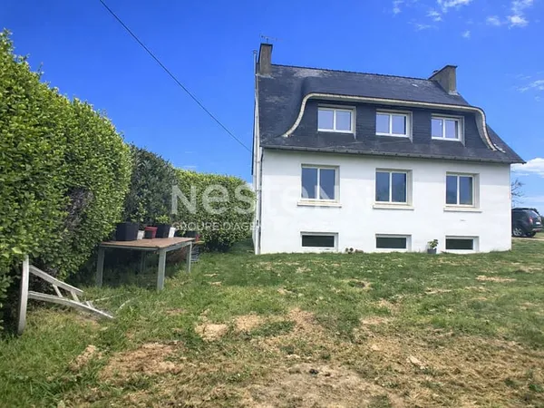 PLOUIDER - Maison de 8 pièces de 138 m2
