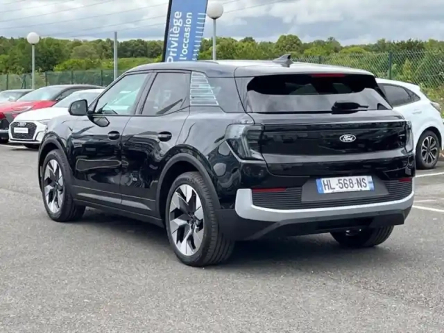 Ford Explorer 286ch extended range 79kwh pack premium rwd — photo 3