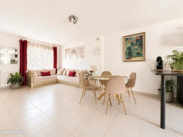 Maison . 4 pièces
