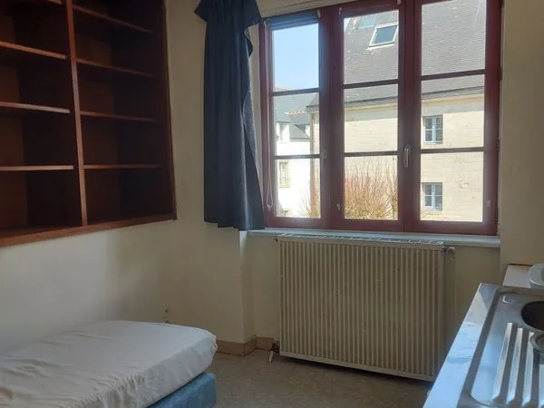 Chambre meublée centre QUIMPER 420