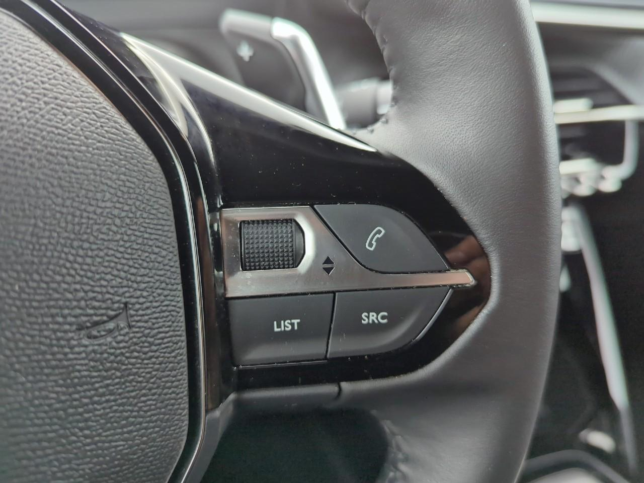 Peugeot 2008 hybrid 145 ch e-dcs6 allure — photo 18
