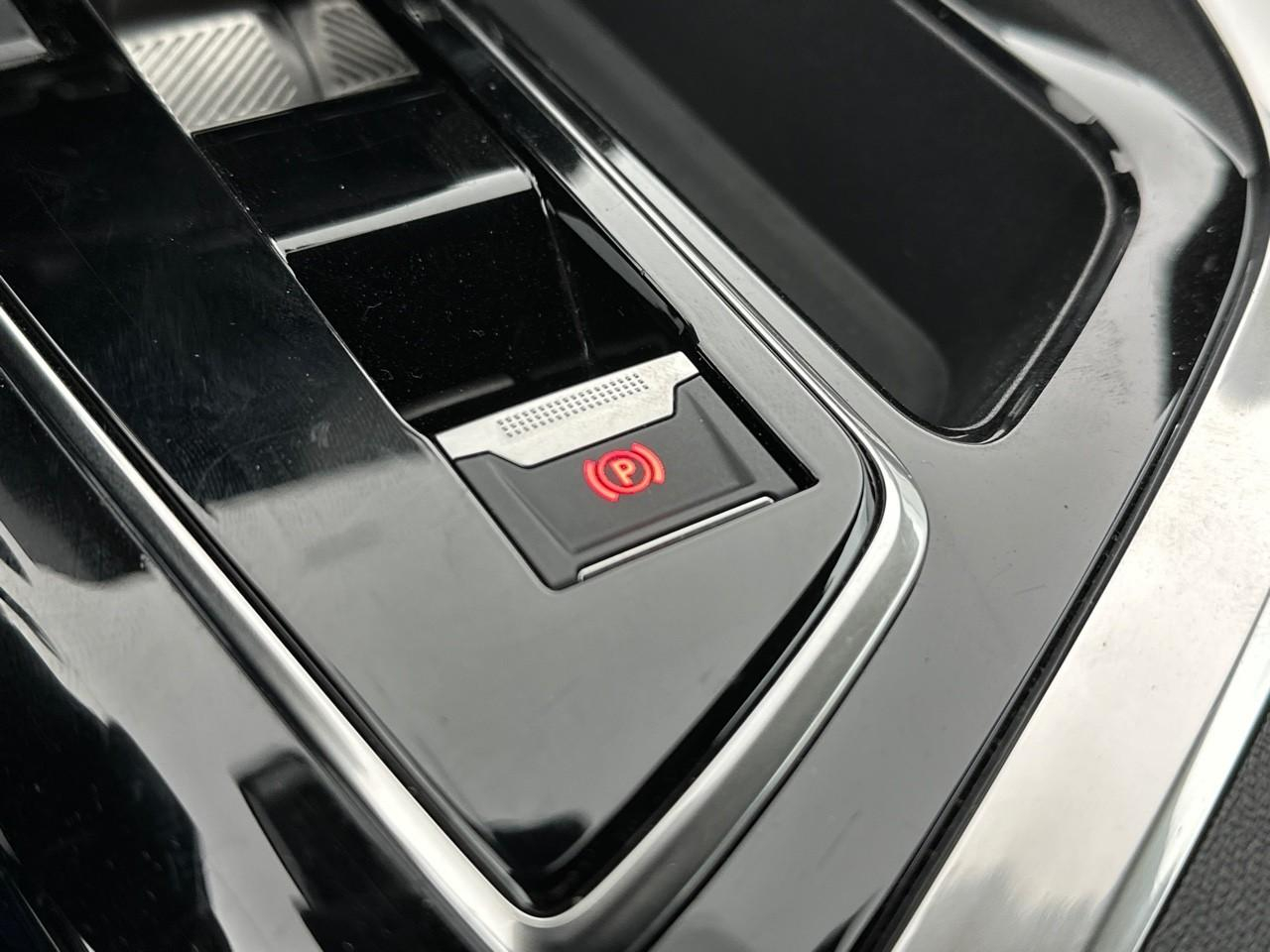 Peugeot 5008 puretech 130ch s&s eat8 allure pack — photo 32