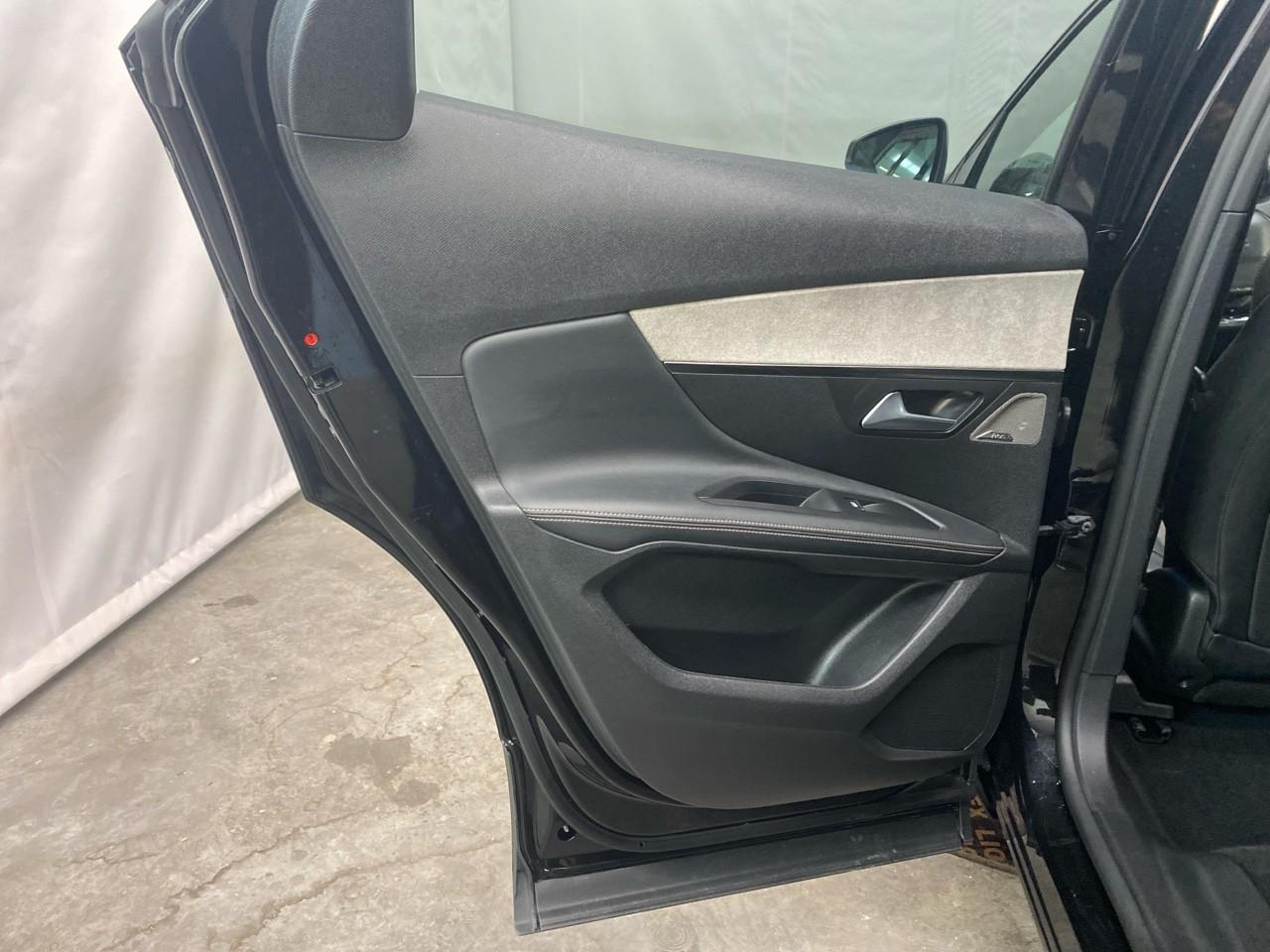 Peugeot 3008 hybrid 225 e-eat8 gt pack — photo 27