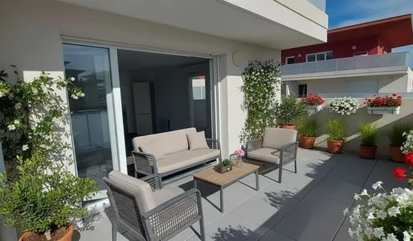 30.GARD.NIMES. Appartement de standing de 69 m² avec terrasse de 46 m² et double garage dans résiden