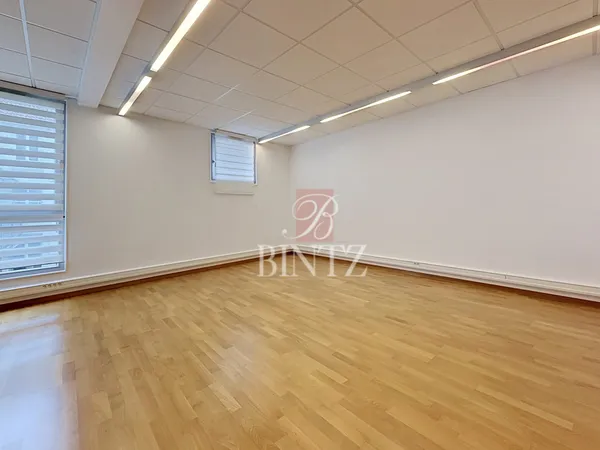 Local professionnel 3 pièces 84 m²