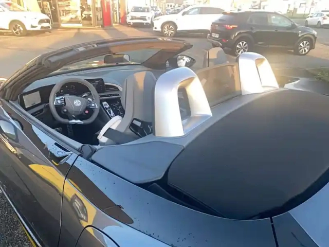 Mg Cyberster 77kwh - 250 kw 2wd — photo 56