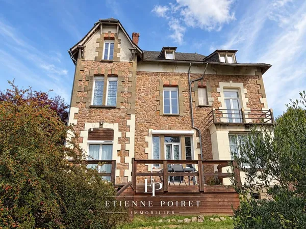 Maison bourgeoise de charme, 6 chambres et jardin arboré à d