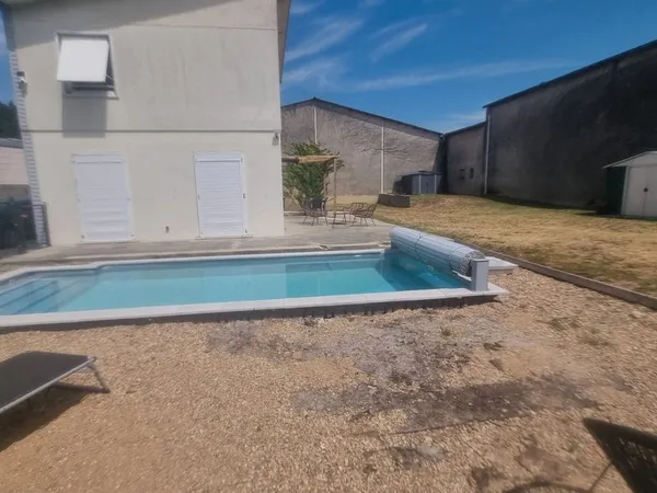 Maison individuelle avec piscine