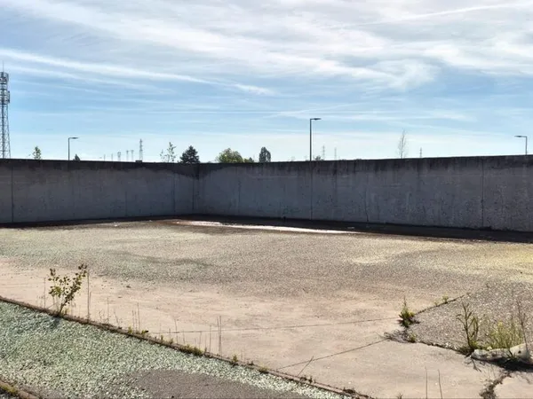 Emplacements & Dépôts extérieurs sécurisés 24/7 (50 à 1 000 m²) — Illzach (Dispo fin 2026)