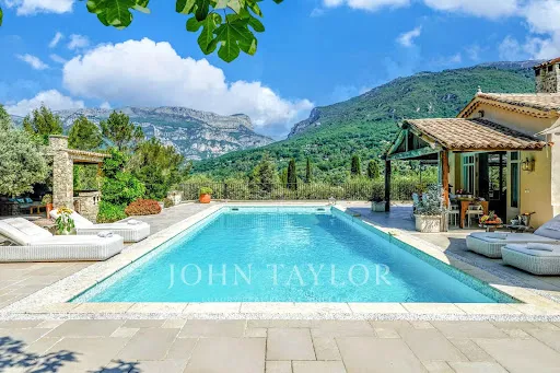 Maison 7 pièces 396 m²