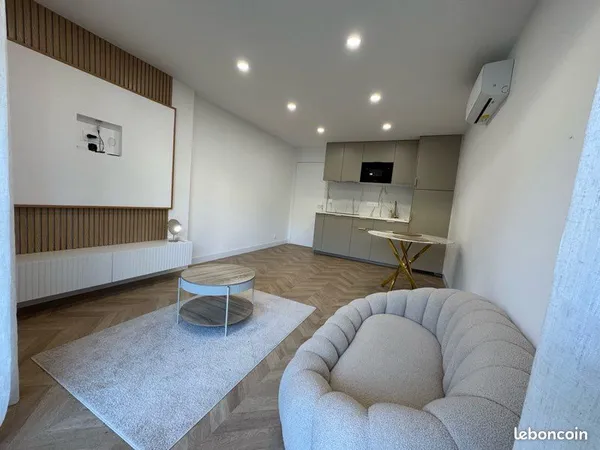 T2 meublé rénové 34 m² - Parking sous-sol - 850 CC