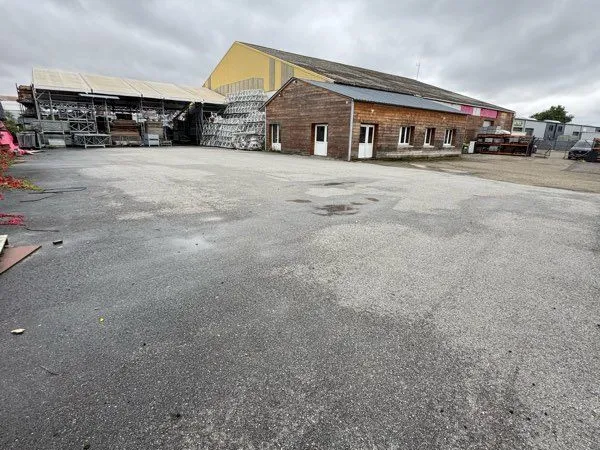 Local professionnel : 870m2, Houdan / Prévôté