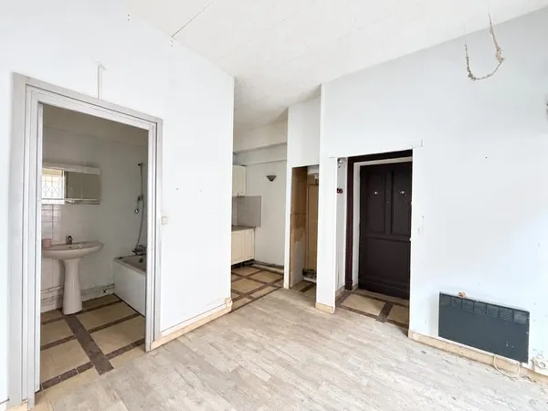 TOULOUSE - QUARTIER DES MINIMES - STUDIO A RENOVER AVEC DEBARRAS PRIVATIF
