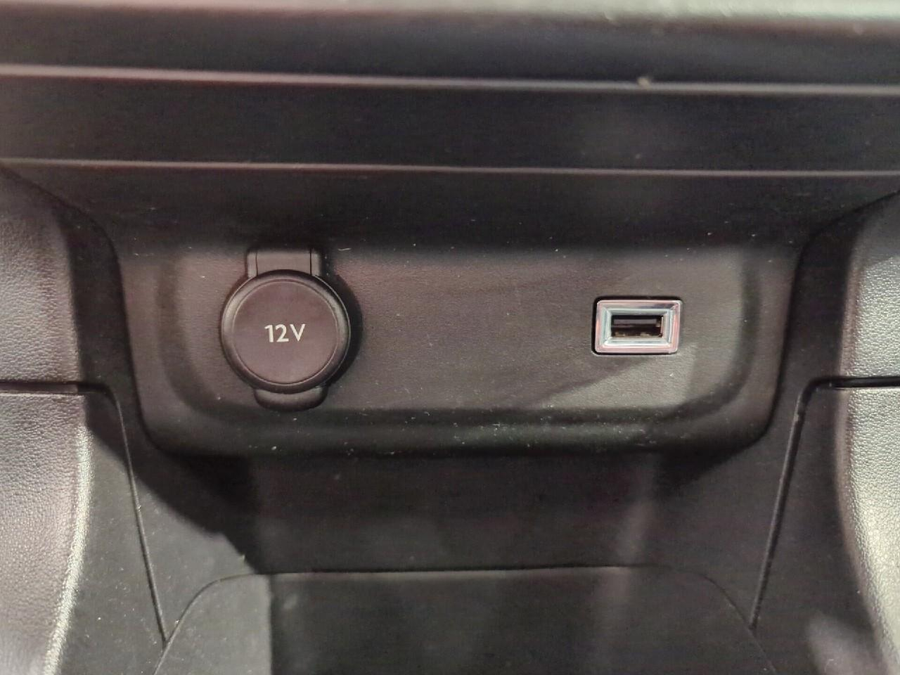 Citroën C3 societe bluehdi 100 s&s bvm6 feel nav — photo 24