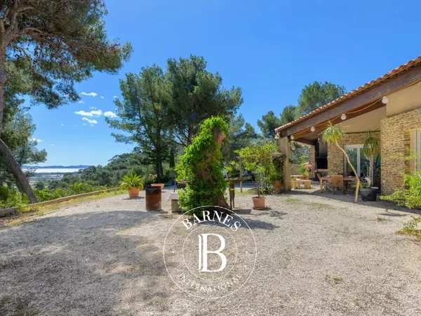 Hyeres - belle propriété - 300m² - vue mer-
