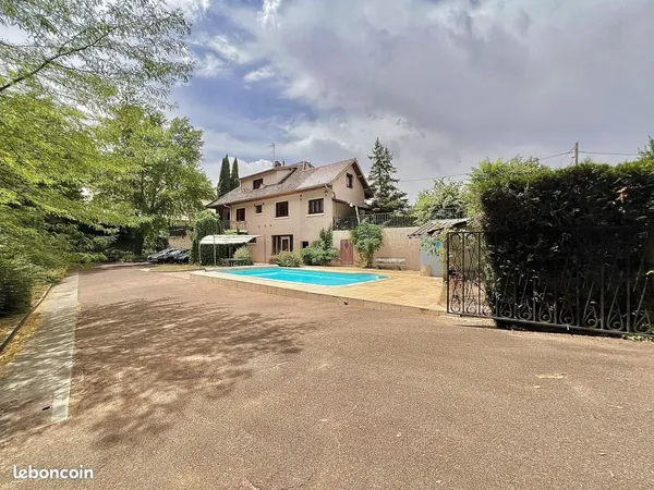 Maison 7 pièces 180 m²