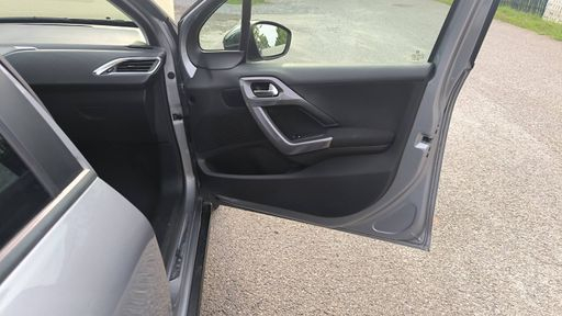 Peugeot 2008 1.2 Puretech 82 - Style – 2018 – 36718 km – Essence – Boîte Manuelle — photo 33