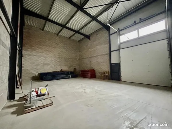 Local d'activité 281 m²