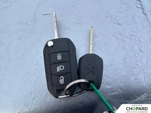 Peugeot 208 puretech 75 s&amp;s bvm5 — photo 21