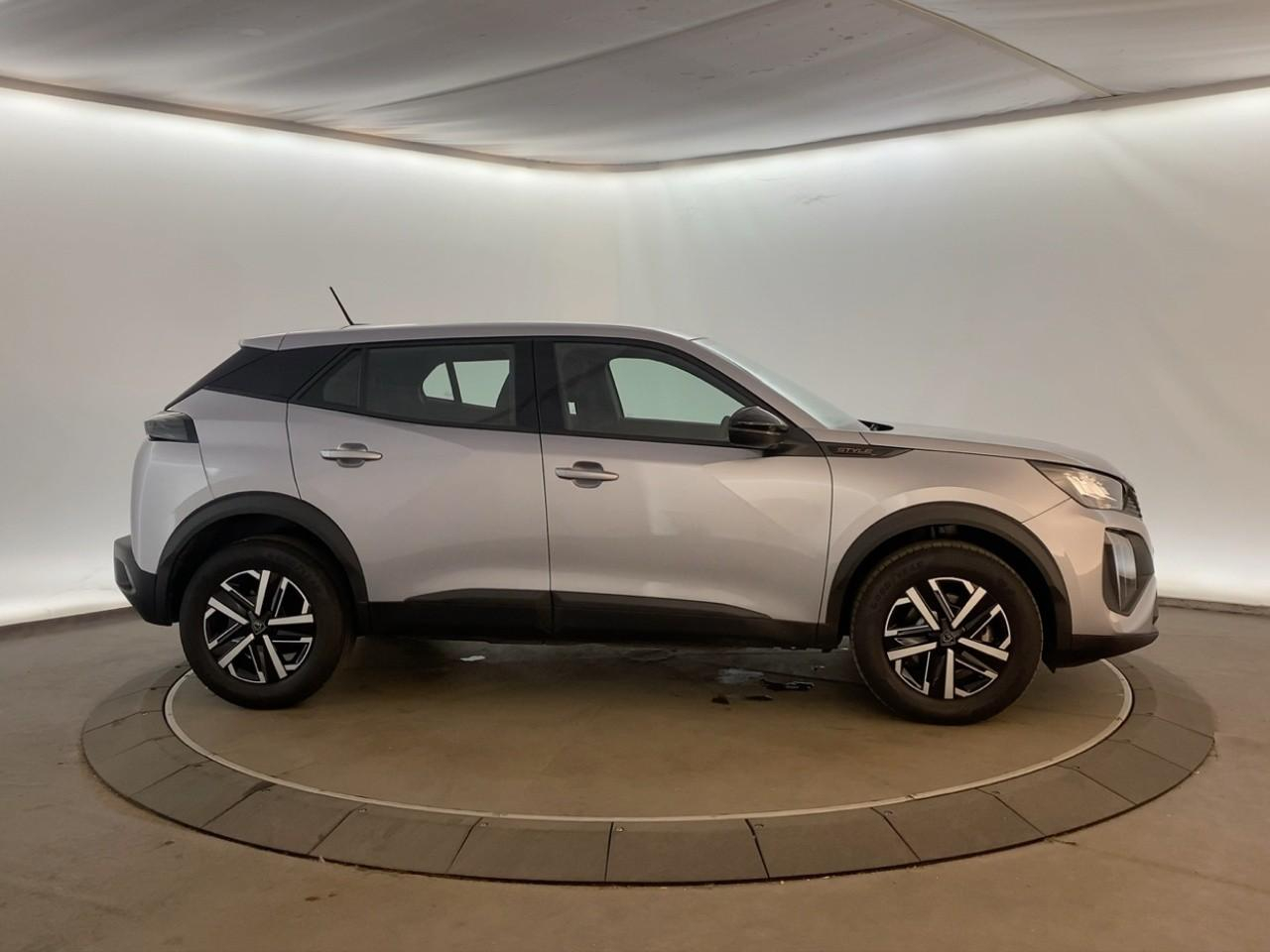 Peugeot 2008 hybrid 145 ch e-dcs6 style — photo 4