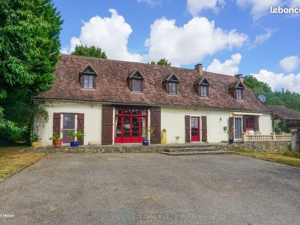 Propriété 8 pièces 216 m²