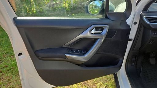 Peugeot 2008 1.2 PureTech 130 - Allure – 2018 – 76560 km – Essence – Boîte Manuelle — photo 43