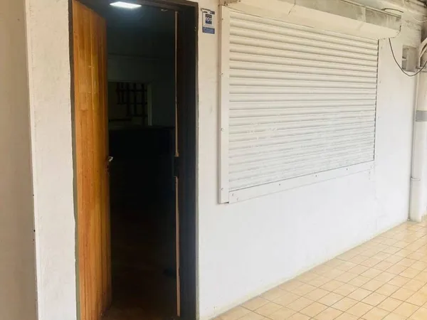 Local commercial 86 m²