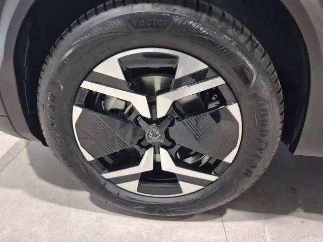 Peugeot 2008 hybrid 145 e-dcs6 — photo 13