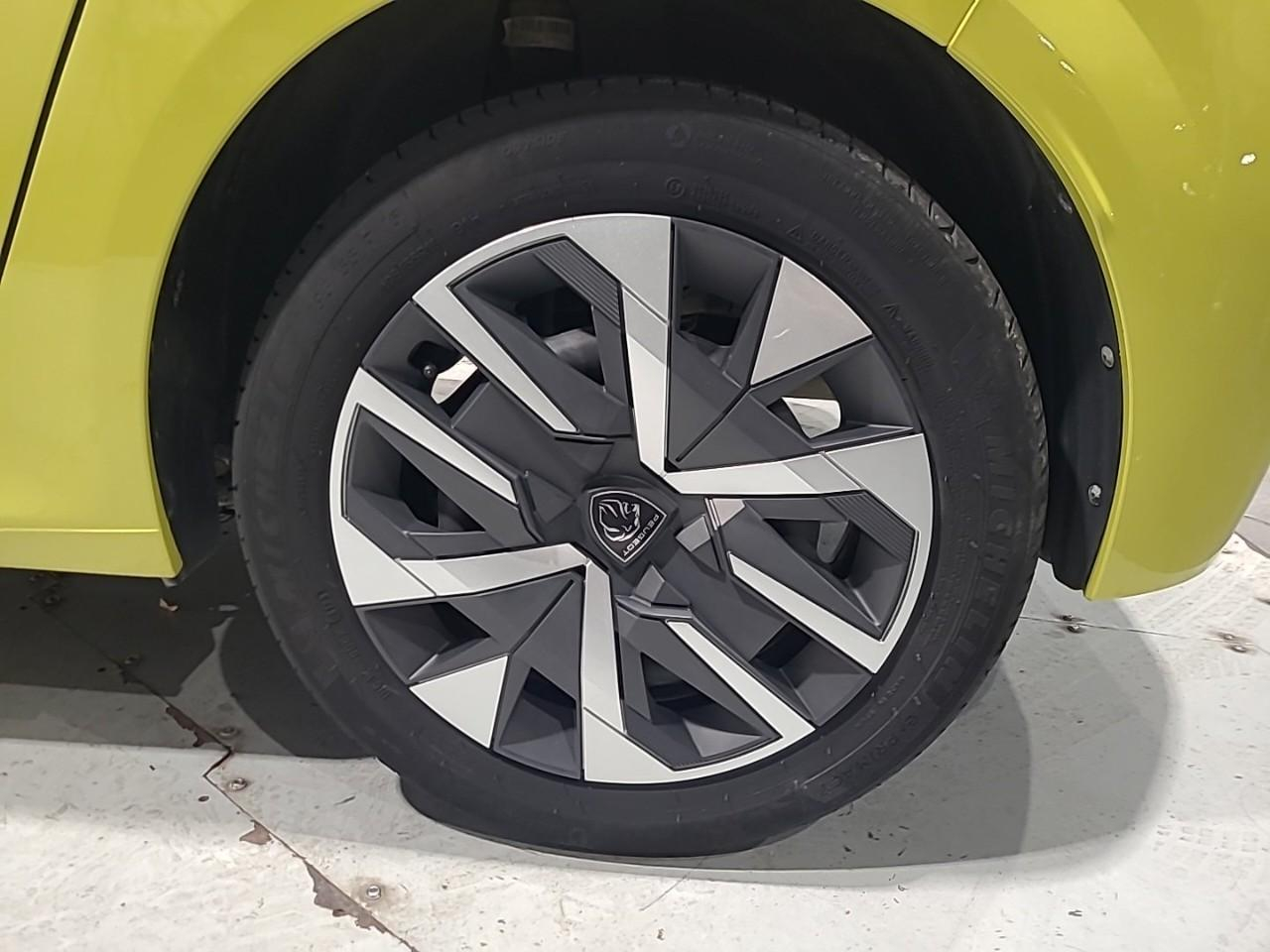Peugeot 208 — photo 16