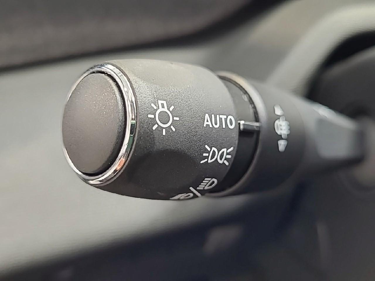 Peugeot 308 hybrid 145 e-dcs6 allure — photo 26