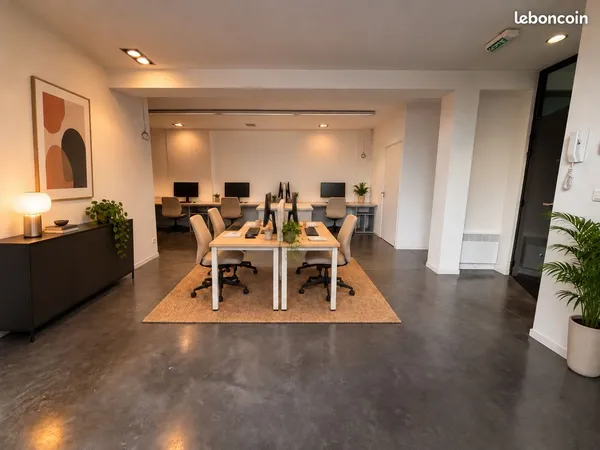 Bureaux 165 m² - Open spaces, 5 bureaux et salle de réunion - Roubaix Gare