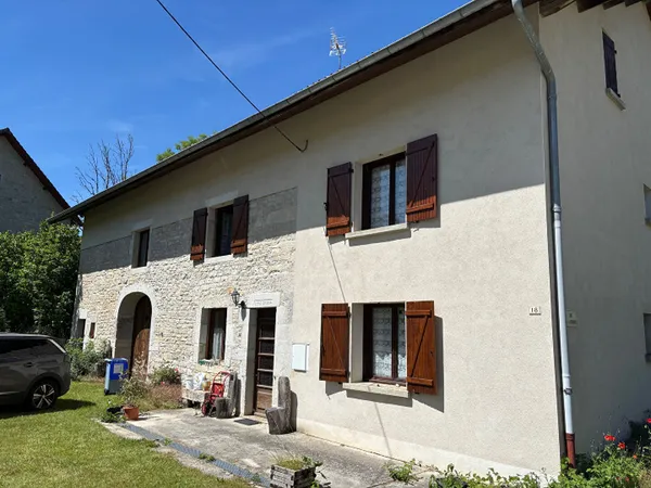 En Exclusivité ! Belle maison en pierre de 186 m² au coeur du Pays des Lacs - CHEVROTAINE