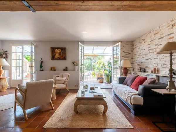 Max - Maison de 184m2 de 1930 avec jardin, véranda et stationnement