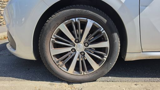Peugeot 208 1.2 PureTech 82 - Style – 2018 – 60513 km – Essence – Boîte Manuelle — photo 8
