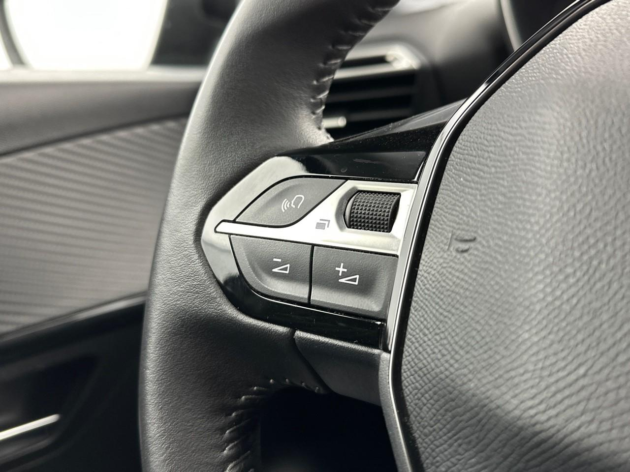 Peugeot 208 puretech 100 s&s bvm6 allure — photo 19