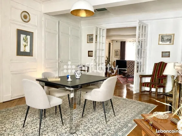 Appartement 9 pièces 287 m²