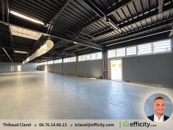Local commercial 3 pièces 974 m²