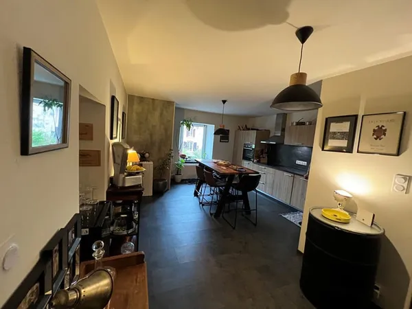 Spacieux appartement T3 de 110 m² à La Cluse et Mijoux avec garage fermé et place de pk