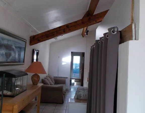 T1 MEZZANINE / TERRASSE REZ DE VILLA AYGUADE HYERESlOCATION ETUDIANT