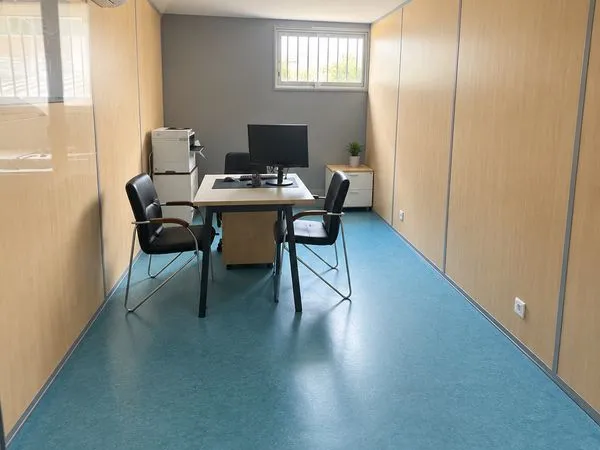 Bureau zone industrielle carros/le broc