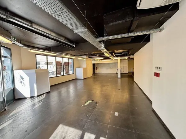 Boutique 2 pièces 290 m²