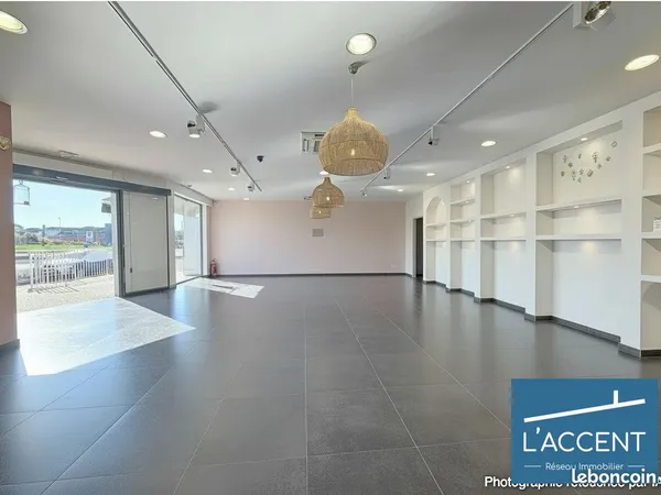 Local 153 m² Lunel