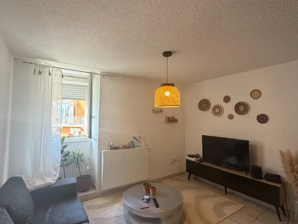 Appartement au 2ème étage avec 2 chambres et un bureau