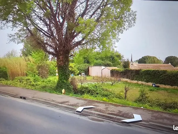 Vend terrain à bâtir