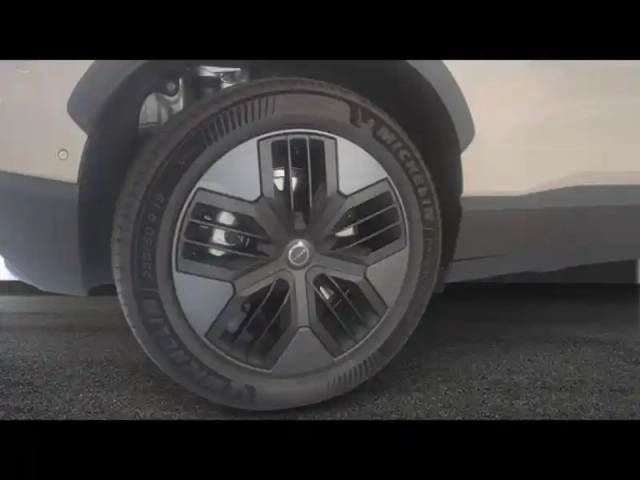 Volvo Ex30 cross country p5 long range 272ch 69kwh ultra — photo 12