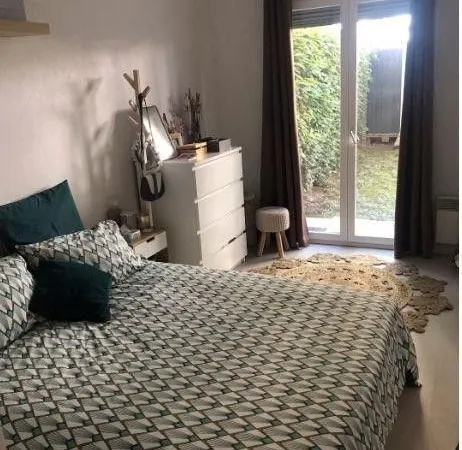 F2 meublé 49m² avec jardin clos et arboré