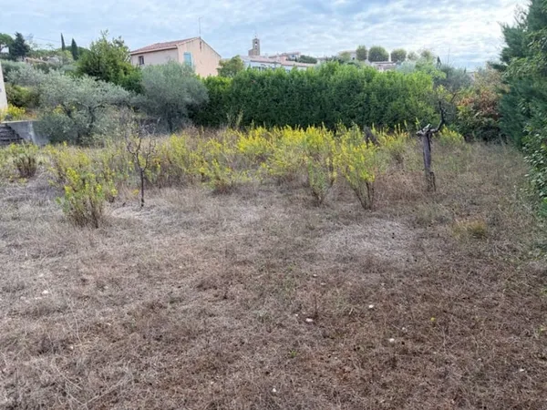 Terrain 719 m²