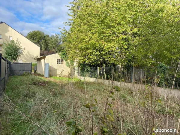 LE POULIGUEN - Vente de notre terrain - RARE AU CŒUR DU BOURG, AVEC PERMIS DE CONSTRUIRE ACCEPTÉ