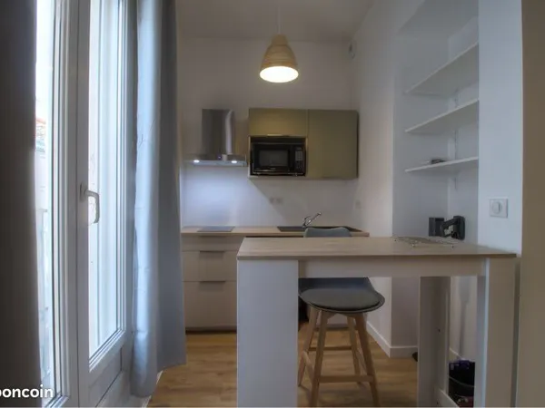 A LOUER Studio meublé